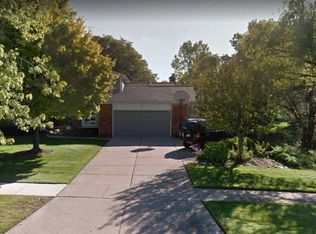 4666 Colling Dr, Troy, MI 48085