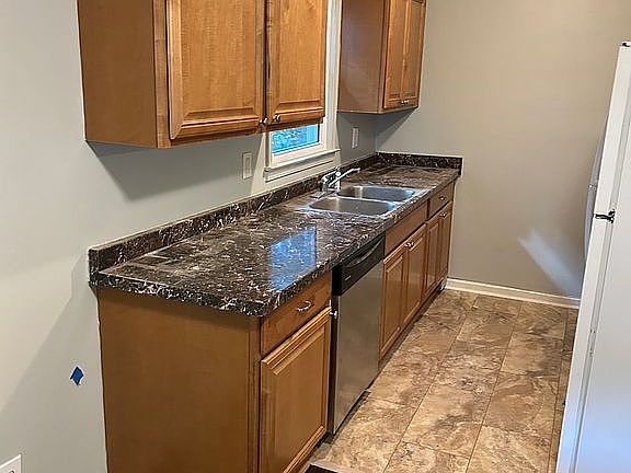 5th image of 3293 Scarlett Ln NW