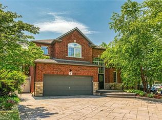 4 Moonstone Ct, Hamilton, ON L9B 2Y1