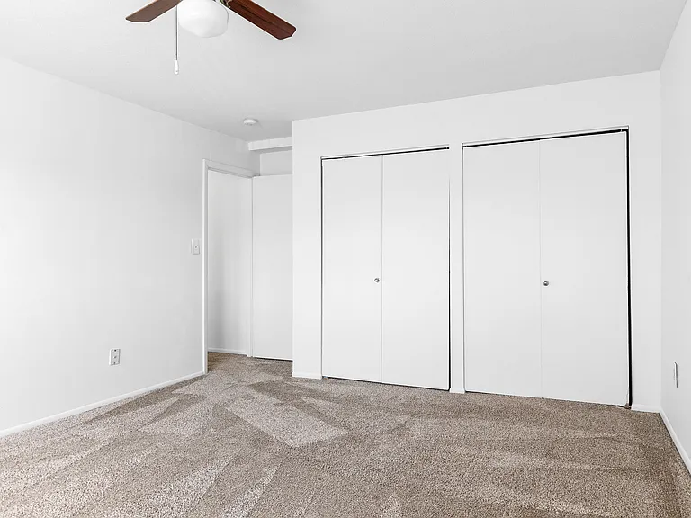 Dearborn Club Apartments — Photo 13