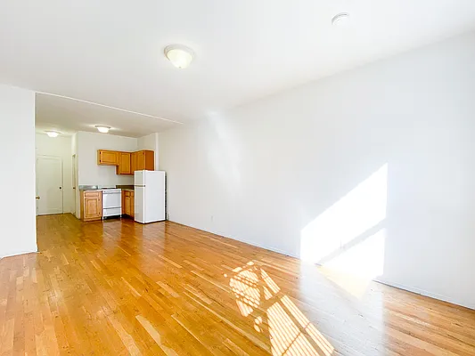 Rented by City Connections Realty | media 2