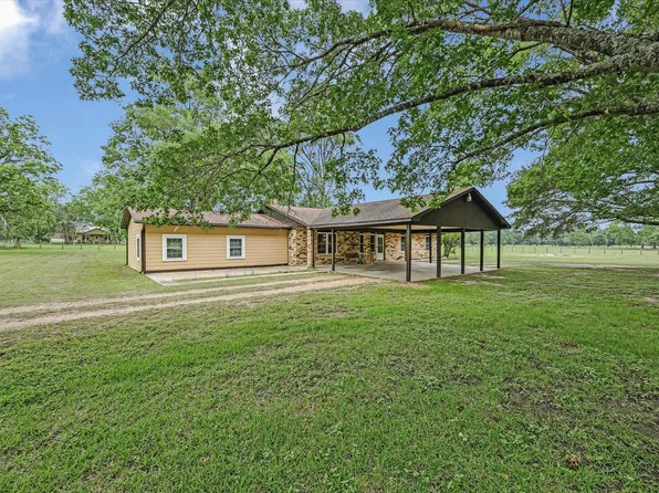 835 Jones St, Smithville, TX 78957