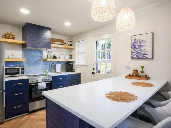 1041 Nichols Dr, Raleigh, NC 27605