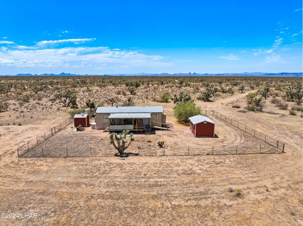 6705 E Red Barrel Rd, Yucca, AZ 86438