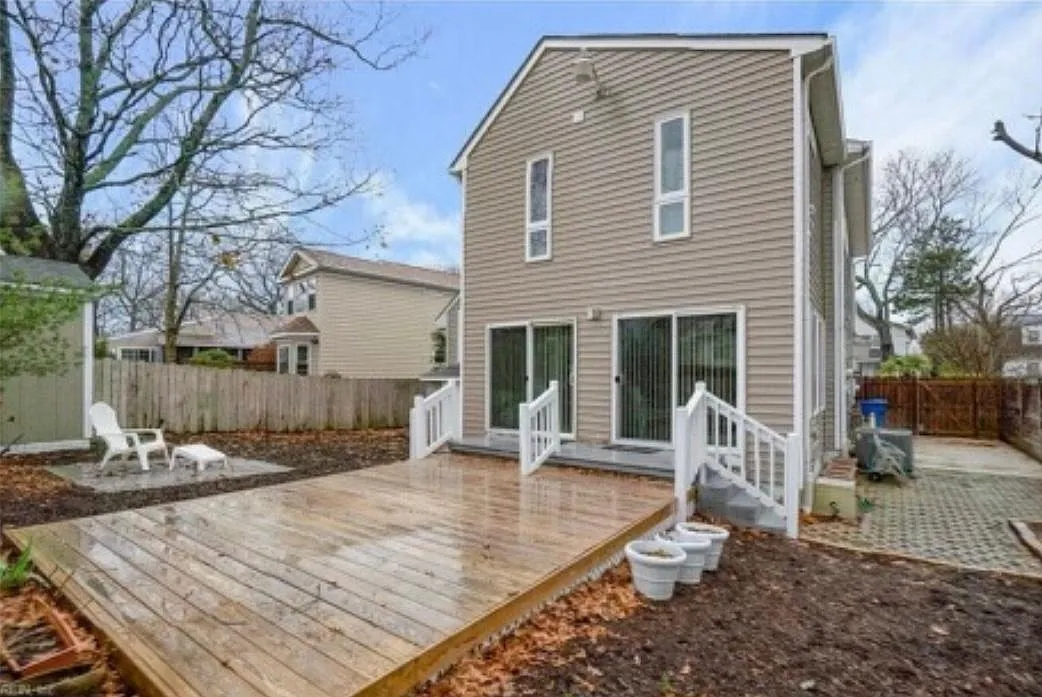 416 Pinewood Dr — Photo 3
