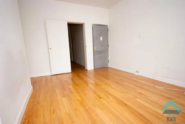 Rented by EXR | media 12