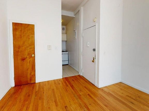4th image of 1473 1st Ave #B3
