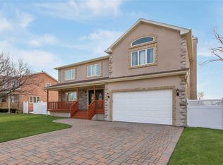 141 W Belle Terre Ave, Lindenhurst, NY 11757