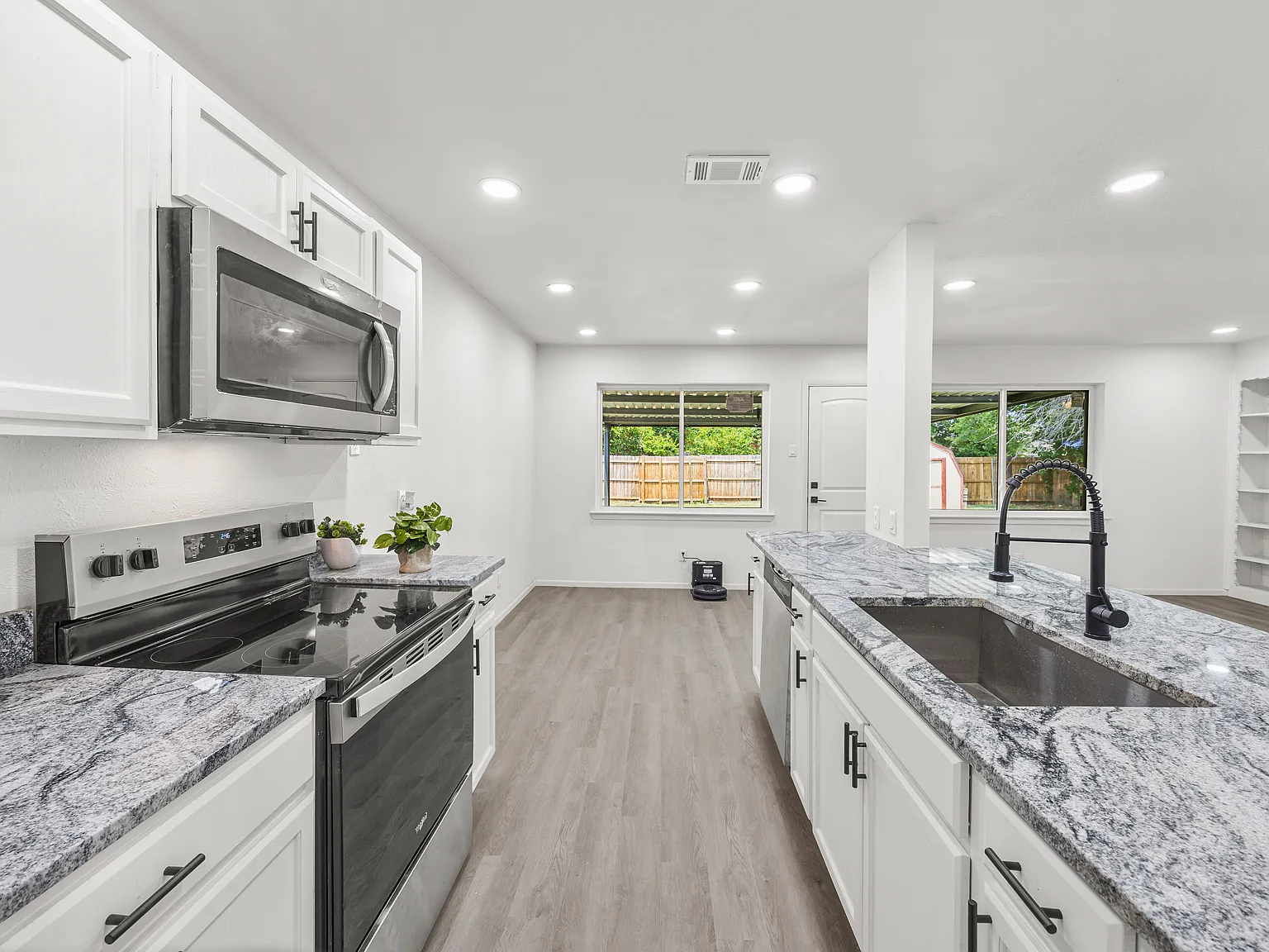 3 bed, 1545 sqft, $1,995 — Photo 3