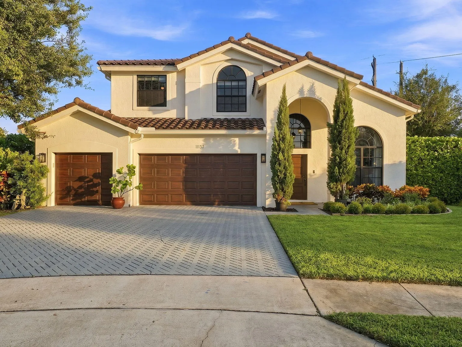 4 bed, 3.0 bath, 2194 sqft, $9,500 — Photo 3