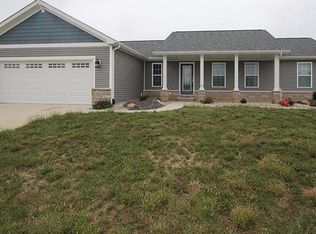 125 Tamarack Ln, Highland, IL 62249