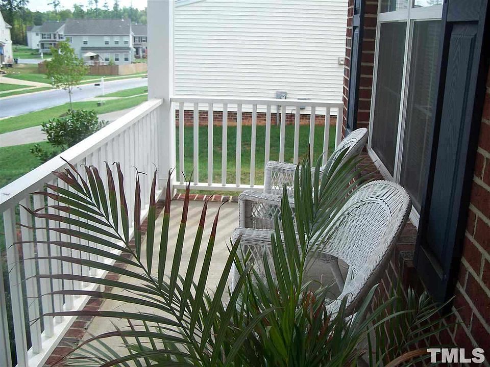 2nd image of 212 Newbury Park Way