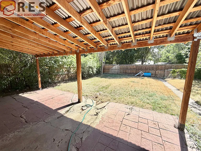1738 Verbena St — Photo 11