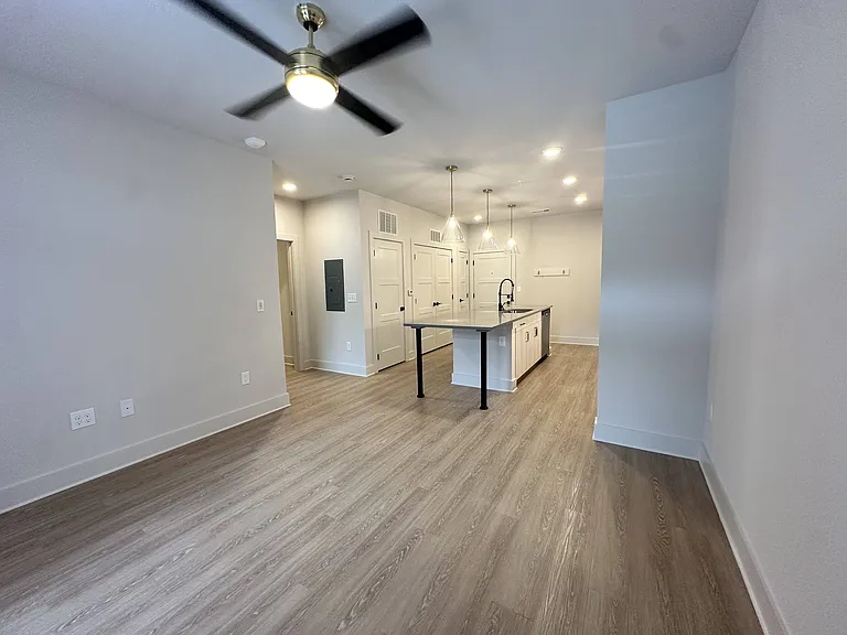 District on the Etowah Apartments — Photo 860