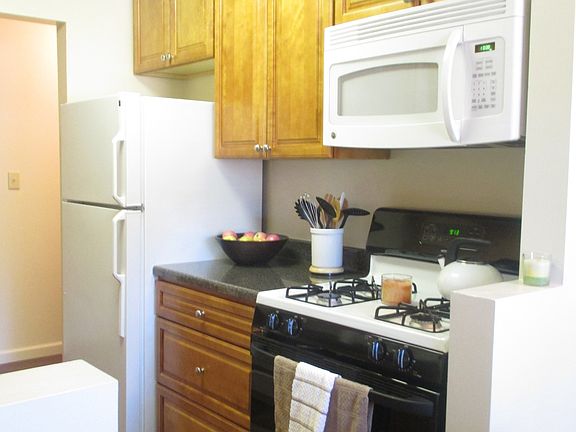 4th image of 6 Hasbrouck Dr APT B