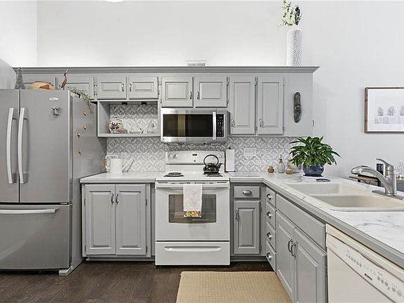 5th image of 3011 Cedar Crest Dr APT B