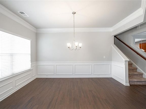 5th image of 37 Orange Cir