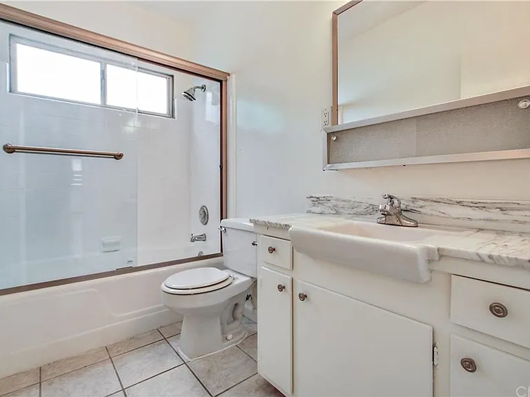1040 Euclid St — Photo 7