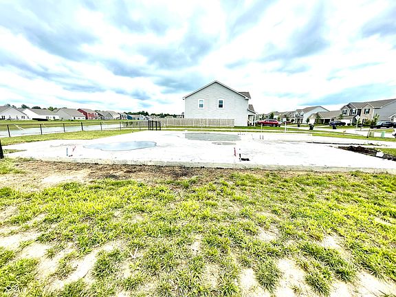3rd image of 637 N Quartz Ln