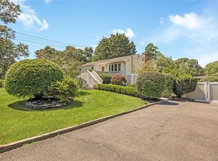 615 Sleepy Hollow Dr, Shirley, NY 11967