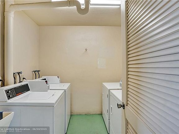 4th image of 810 SE 7th St APT 206