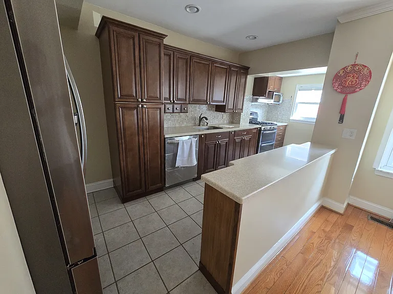 810 Johnston St — Photo 6