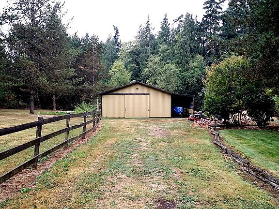 3 stalk barn with tack