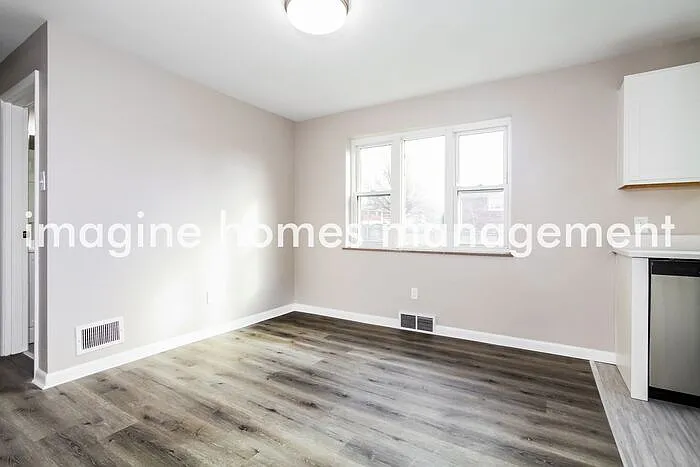 2701 Sandhurst Dr — Photo 5