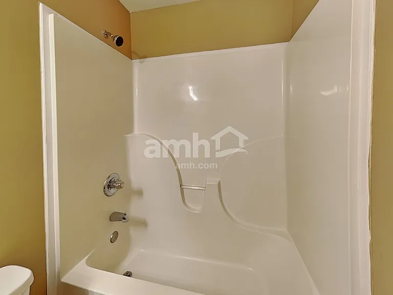 1004 Hendricks Ct — Photo 16