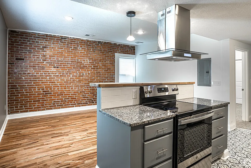 3605 Summit St — Photo 1