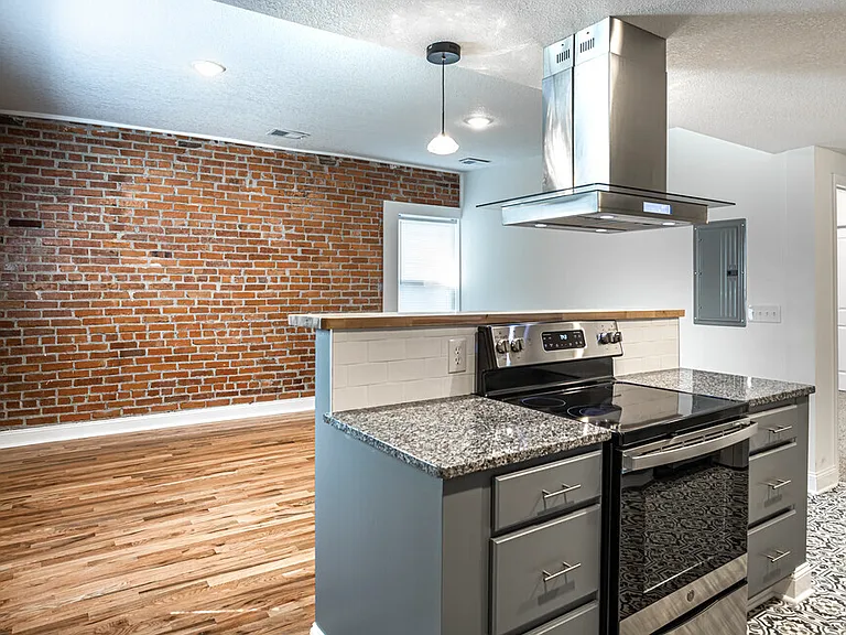 3605 Summit St #9 — Photo 1