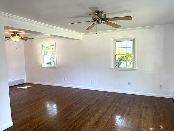 3rd image of 110 Longmeadow Dr