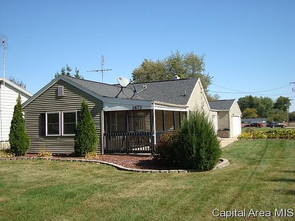 4th image of 1673 Brown Ave