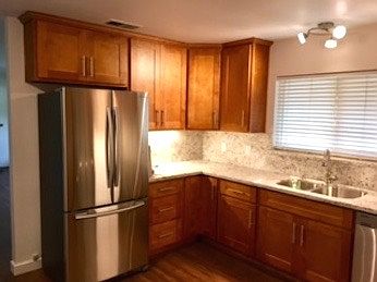 3rd image of 1053 Crane Ave