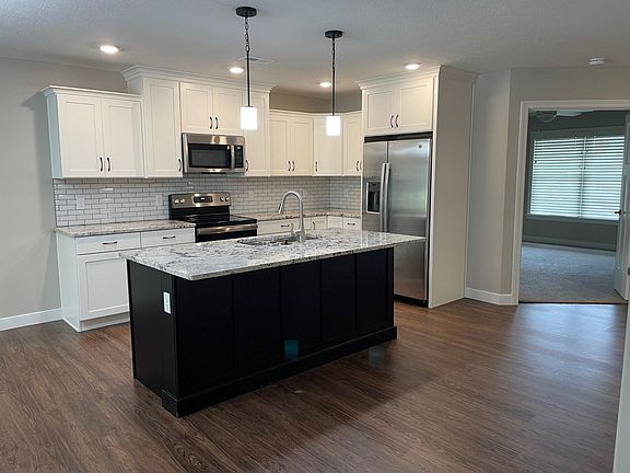 3rd image of 1026 E Bentley Cir