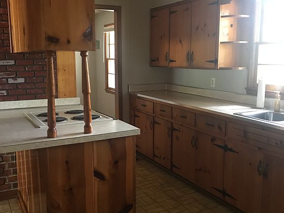 5th image of 605 Akers St