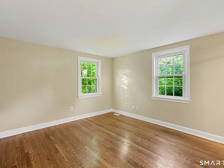 142 N Taylor Ave — Photo 16
