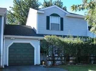 617 Yale Ln, Island Lake, IL 60042