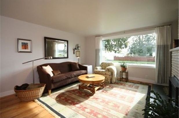 2nd image of 1110 W Illinois St