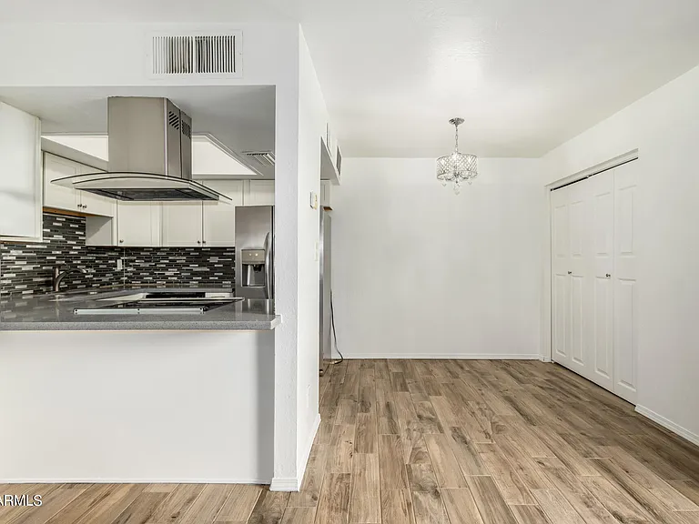 4718 W Orangewood Ave — Photo 9