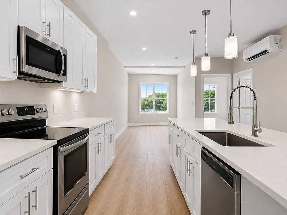 298 Main St #3B