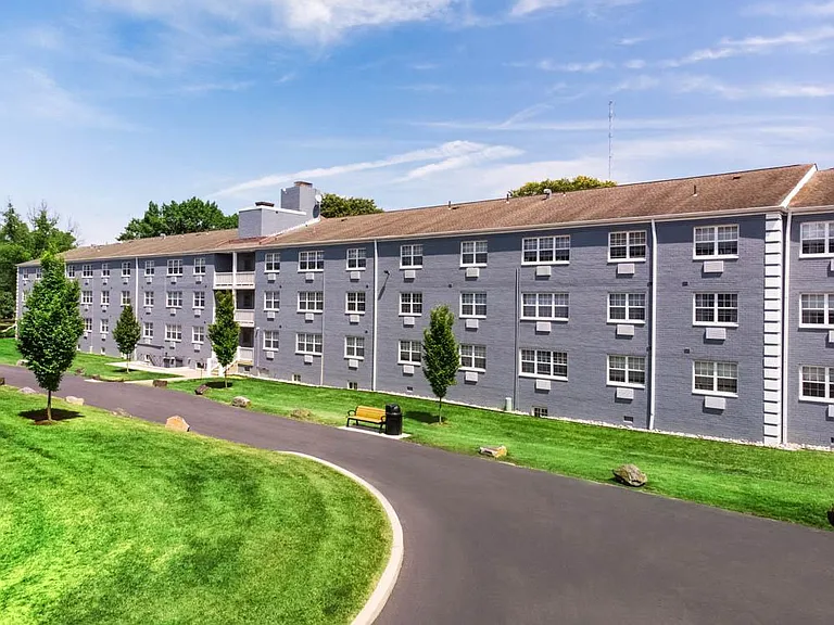 Chestnut Hill Village Apartments — Photo 18
