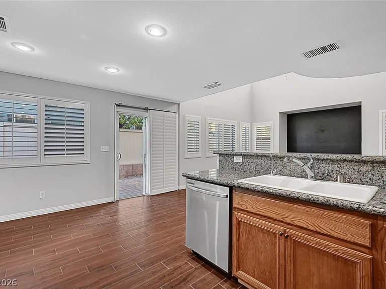 514 Eresma St — Photo 25