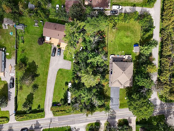 3rd image of 108 Lakeshore Rd E