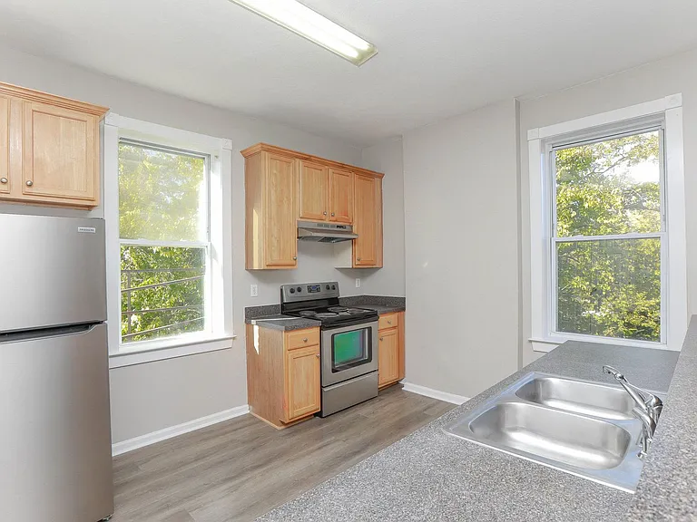 417 W 27th St — Photo 23