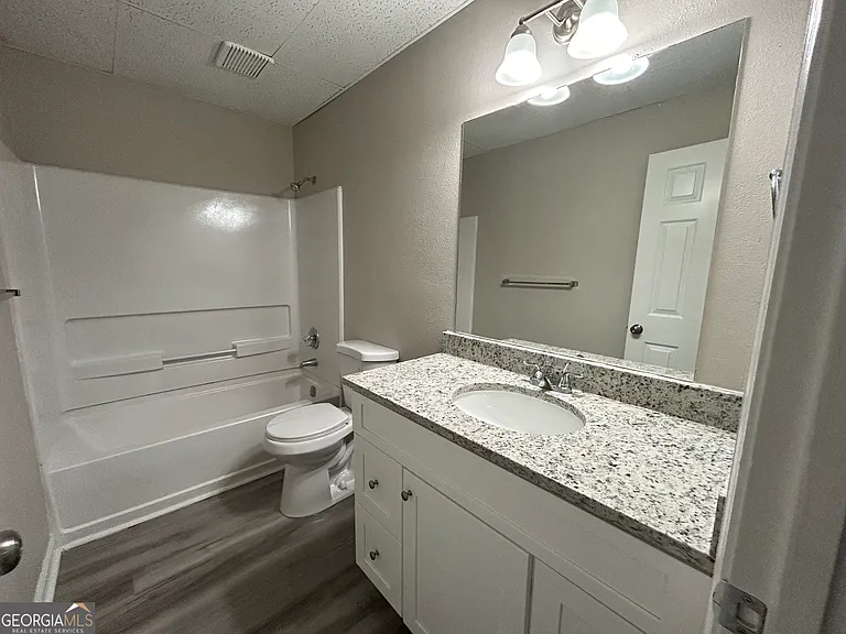 1002 Kathleen Ct — Photo 12