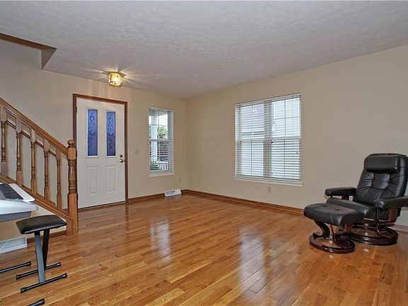 3rd image of 1038 Millbury Dr