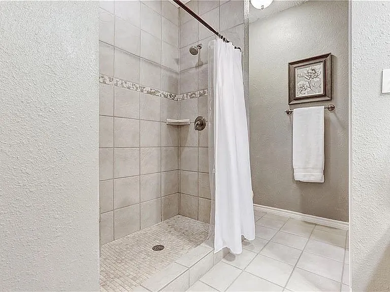 8914 Bridgewood Trl — Photo 24