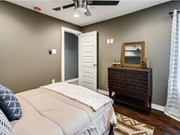 3rd image of 1865 Frankford Ave #B