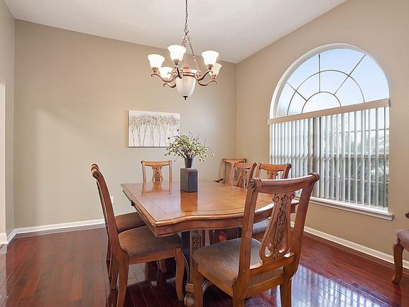 5th image of 1056 Flora Parke Dr